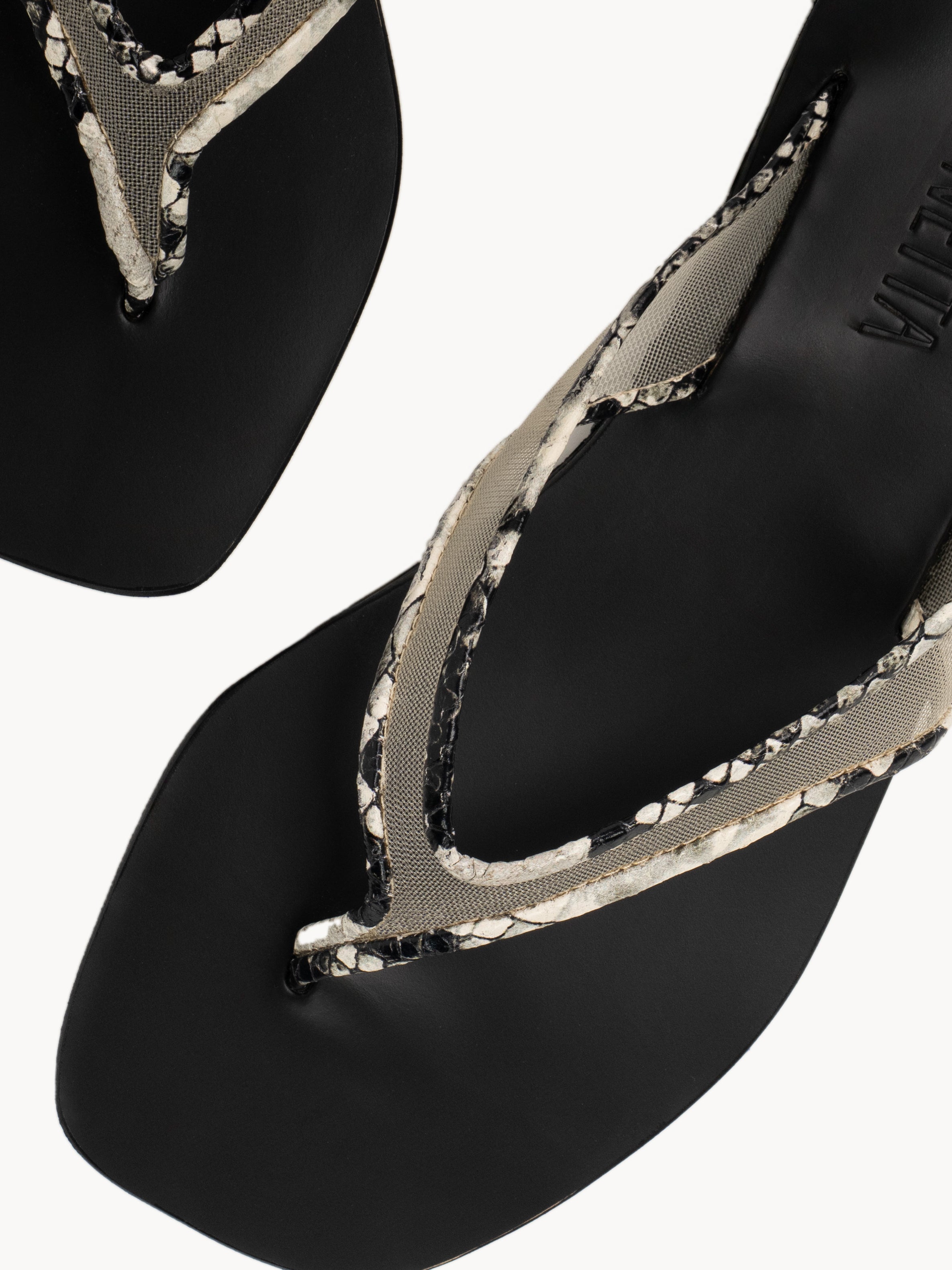 Seline Flat – Britt Netta